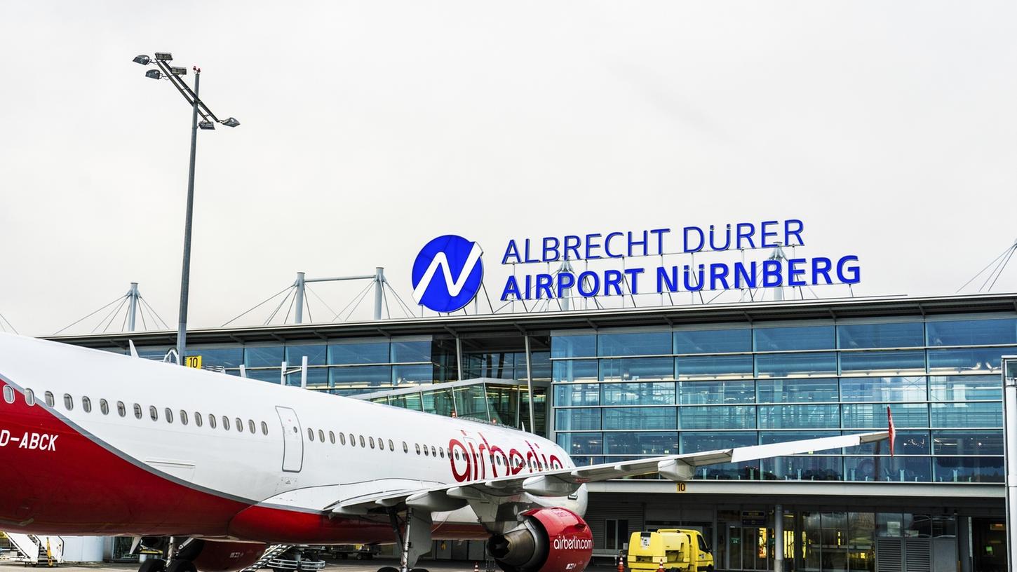 Bald ein Bild der Vergangenheit? Ein Air-Berlin-Jet steht vor dem Terminal in Nürnberg.