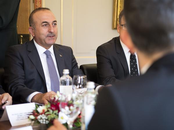 Der türkische Außenminister Mevlut Cavusoglu stellte klar, dass die Türkei ihre Antiterror-Gesetze nicht ändern werde.