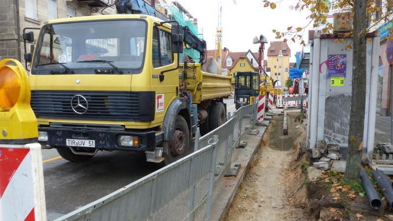 An der Baustelle an der Nürnberger Straße ist Geduld angesagt, die Arbeiten dauern noch an.