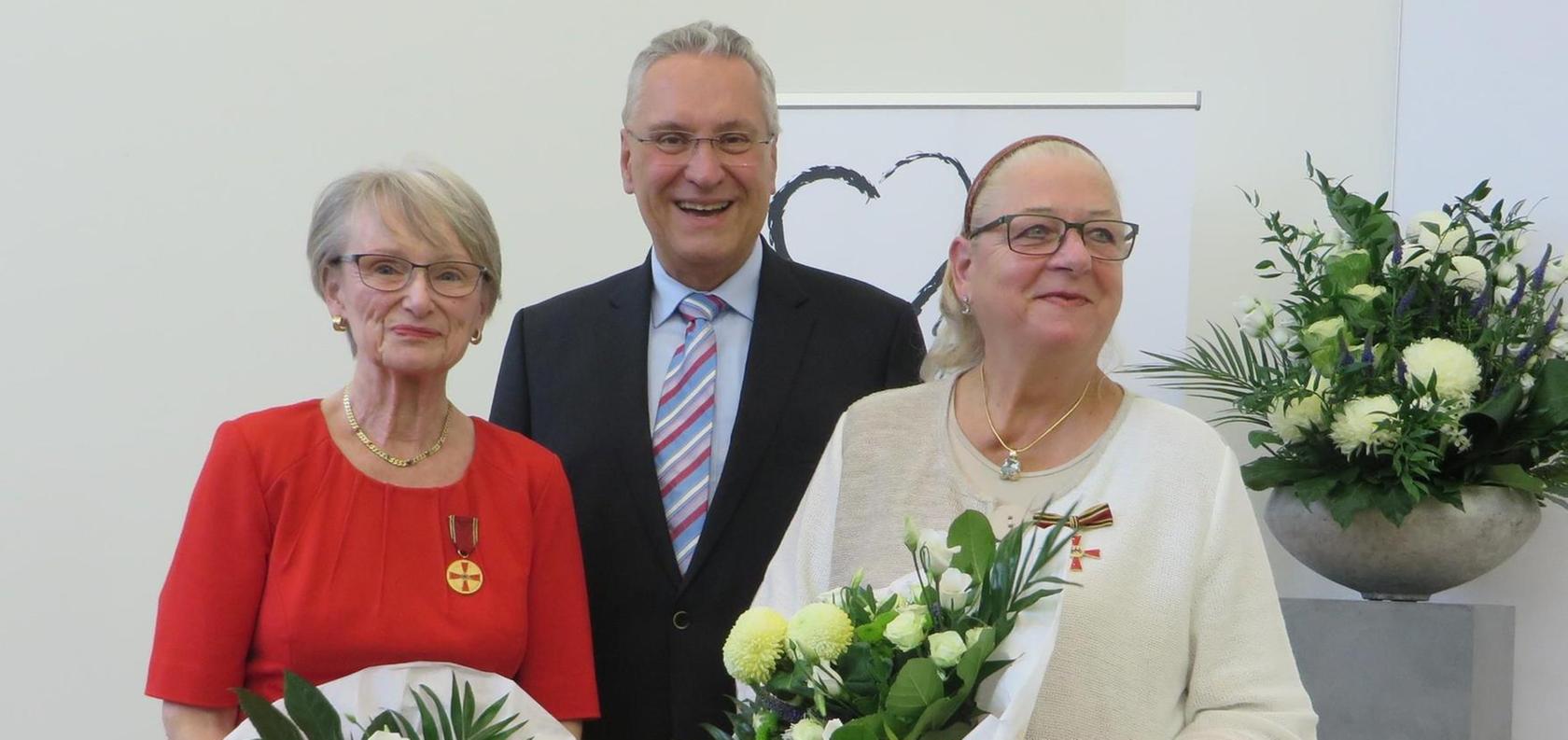 Minister Herrmann ehrt zwei Frauen in Uttenreuth