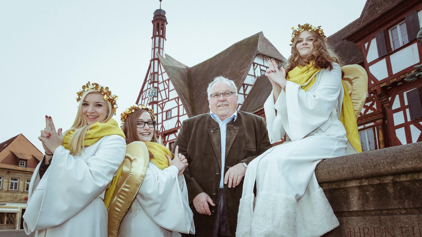 Drei Engel für Franz: Laura Schmidt, Nina Biermann und Johanna Schaffner (v. li.). Drei Engel für Franz: Laura Schmidt, Nina Biermann und Johanna Schaffner (v. li.).