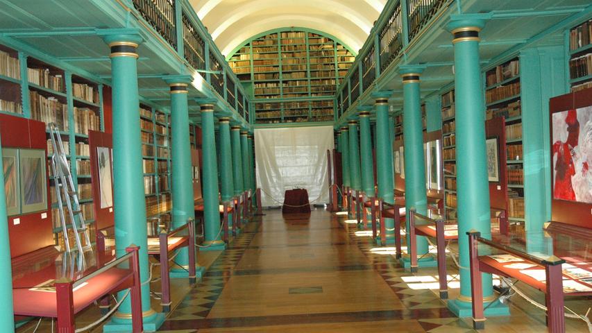Die Große Bibliothek im Museum des Reformierten Kollegiums gehört weltweit mit zu den schönsten Bibliotheken und beherbergt mehr als 600 000 Bücher.