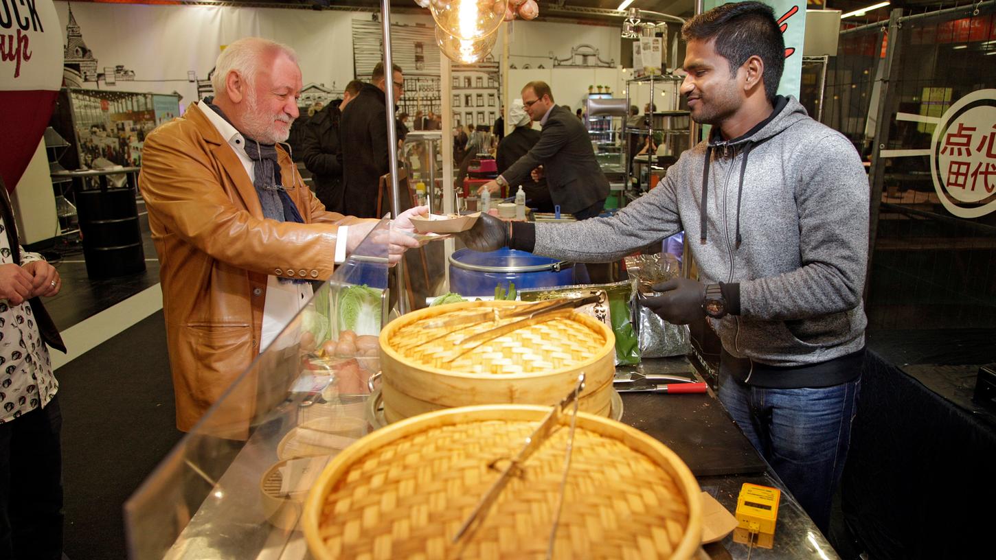 Da läuft das Wasser im Munde zusammen: Am Donnerstag ist die Öffentlichkeit eingeladen, an einem Kongress der Street-Food-Szene im Nürnberger Messezentrum teilzunehmen. Da läuft das Wasser im Munde zusammen: Am Donnerstag ist die Öffentlichkeit eingeladen, an einem Kongress der Street-Food-Szene im Nürnberger Messezentrum teilzunehmen.