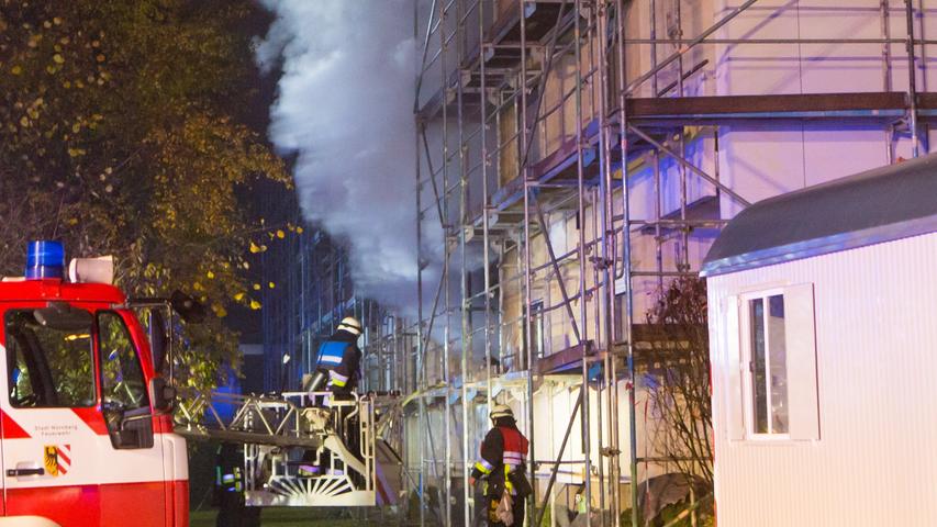 Wohnungsbrand in Ziegelstein: Elf Menschen verletzt