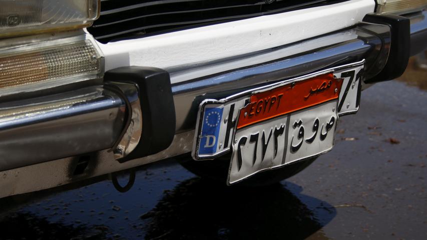 Im ägyptischen Straßenverkehr ist Kreativität gefragt. Egal ob im Umgang mit Autokennzeichen...