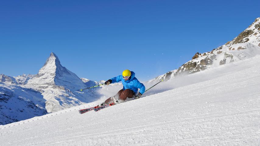 Zermatt im Schweizer Wallis ist weiterhin das beliebteste Skigebiet der Alpen. Bereits 2014 erreichte Zermatt die besten Umfragewerte. Die jetzt veröffentlichte Untersuchung wurde von der Universität Innsbruck und Mountain Management in der Skisaison 2015/16 durchgeführt. Die Skigebiete konnten in 20 Kategorien in Bezug auf Relevanz und Zufriedenheit bewertet werden.
