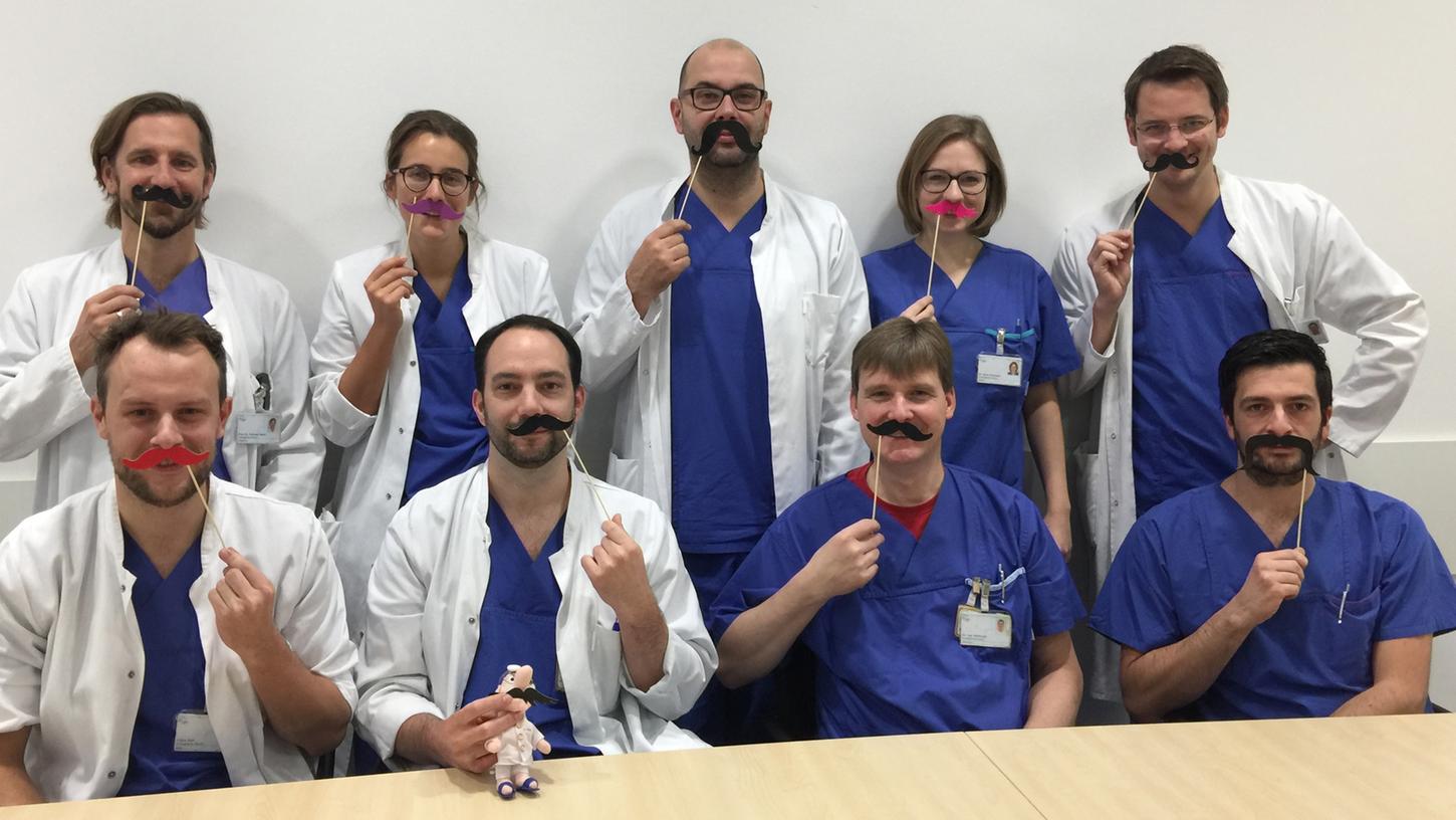 Mediziner der Urologie tragen den November-Bart. Mediziner der Urologie tragen den November-Bart.