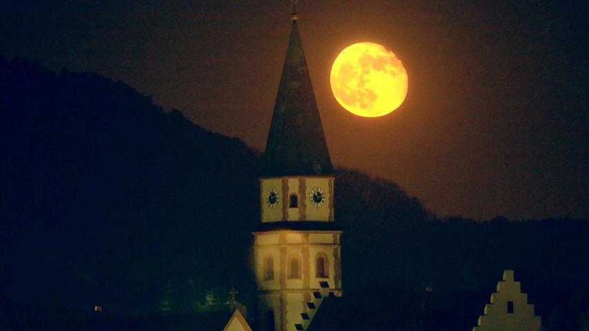 So schön schien der Supermond über Neumarkt