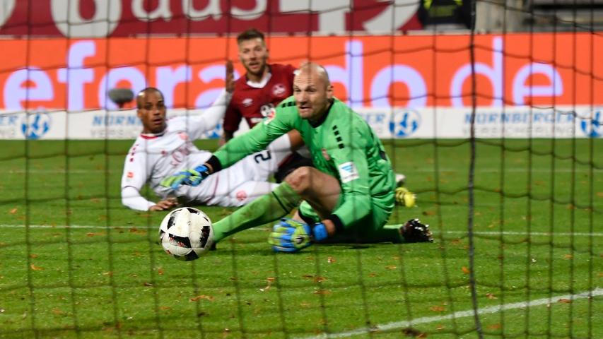 ... vollstreckte - von Würzburgs David Pisot noch arg bedrängt - in Bodenlage zum 1:0! Wenig los? Ach was! Nun bebte das Stadion, die...  