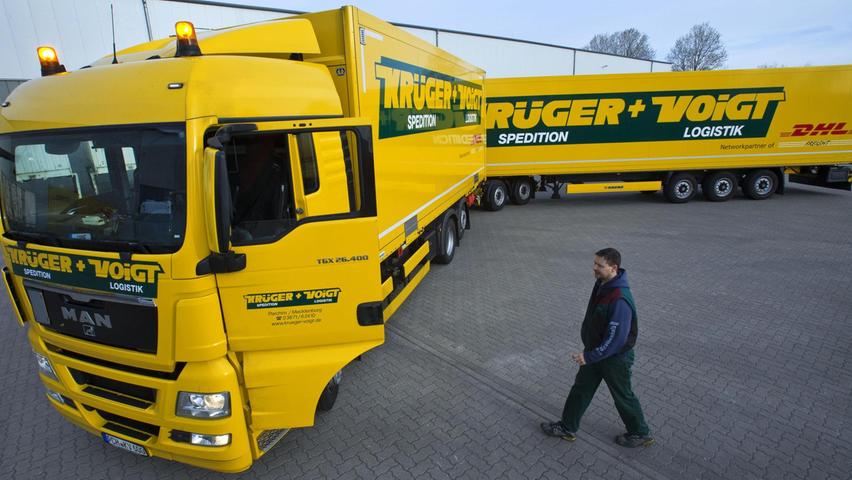 Seit fünf Jahren rollen mehr als 25 Meter lange Lastwagen auf deutschen Straßen. Seit Januar ist die Testphase beendet und der sogenannte "Regelbetrieb" hat in Deutschland begonnen. Das müssen Sie über die XXl-Lkw wissen.