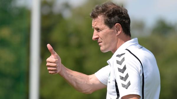 ... die in Augsburg weitergeht: Er übernimmt im Sommer 2008 beim FCA die U17 und sammelt fortan Erfahrung als Trainer im Jugendbereich. 2012 heuert er als Athletiktrainer beim 1. FC Heidenheim an, doch nur ein knappes Jahr später ist Radoki wieder zurück in Fürth: Ab Januar 2014 nimmt er die A-Junioren der Spielvereinigung unter seine Fittiche.