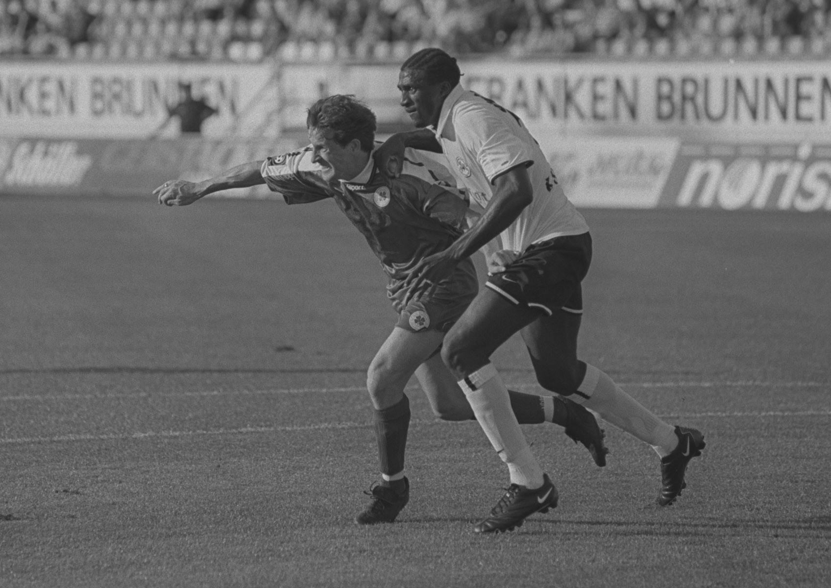 Geboren am 7. März 1972 in Ungarn, flieht Radoki im Alter von sechs Jahren mit einem Touristenvisum nach Biberach, kickt beim FC Augsburg und beim TSV Vestenbergsgreuth, der sich mit dem Kleeblatt 1995 zusammenschliesst.