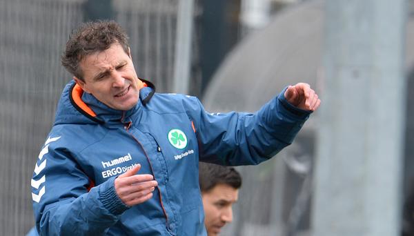 Im November 2016 springt Radoki schließlich für den scheidenden Stefan Ruthenbeck ein. Bis "mindestens zur Winterpause", so der Verein, stehe der zweifache Familienvater nun vor seiner bislang größten Aufgabe als Trainer. "Harte Arbeit" kündigt der neue Coach an, "damit wir die Spielvereinigung zurück in die Erfolgsspur bringen".