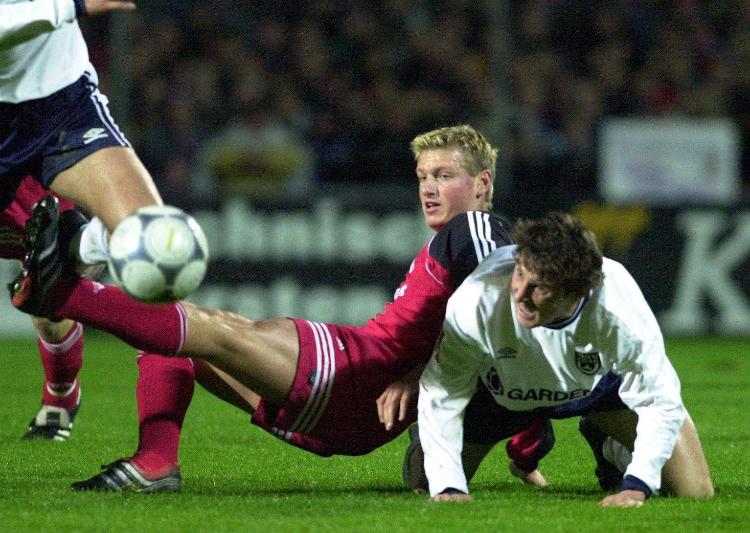 Von den Spatzen zieht es den zweikampfstarken Ungar nach Oberhausen, Augsburg, Lechhausen und zum TSV Rain/Lech, wo er auch als Spielertrainer aktiv war. Der Anfang seiner Trainerlaufbahn, ...