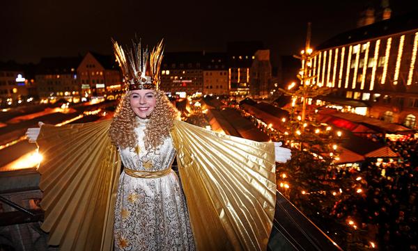 Auf Teresa Treuheit folgte Barbara Otto, 2015 übernahm sie die große Aufgabe. Besonders musikalisch war das Christkind - Otto spielt Geige und Gitarre. Sie genoss ihre großen Auftritte und musste sich - wie üblich - nach zwei Jahren vom Amt wieder verabschieden.
