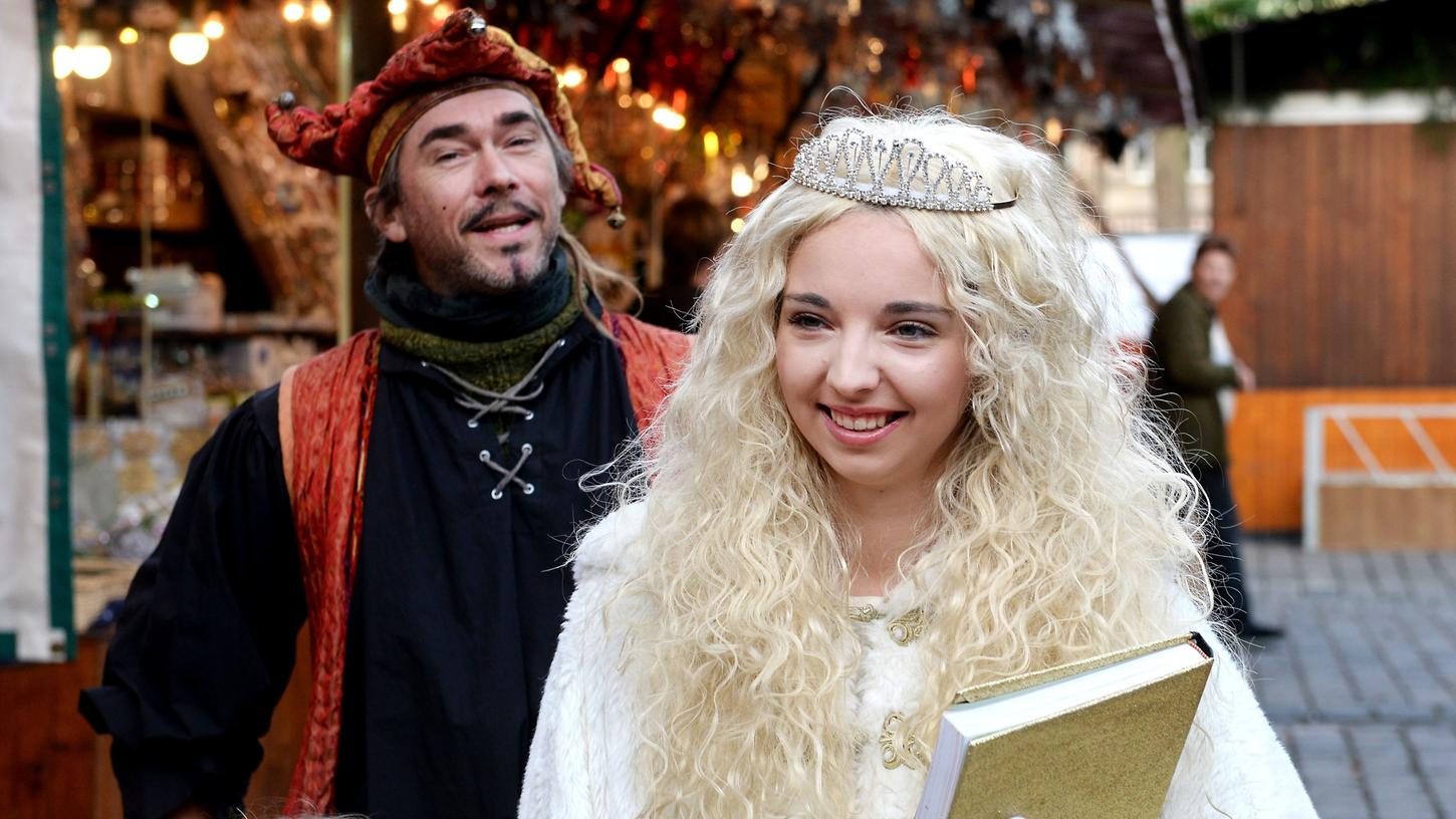 Maria Vogel und Gaukler Marc Vogel freuen sich auf die Eröffnung des Weihnachtsmarkts.