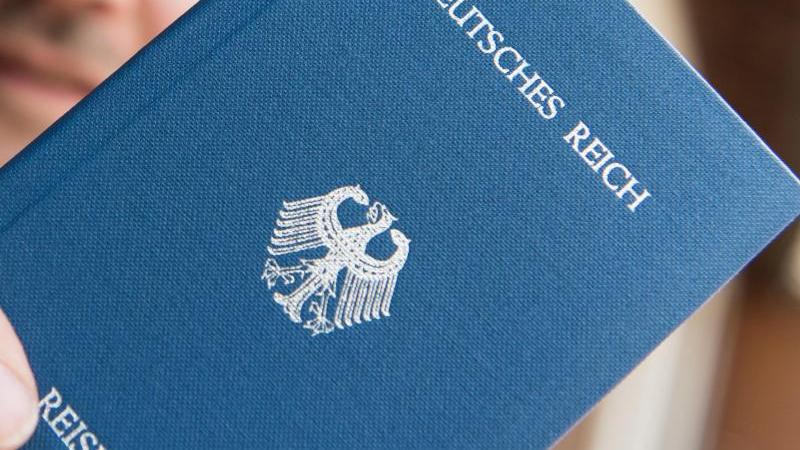 Im Frühjahr 2016 stoppte ihn die Polizei bei einer Routinekontrolle in Roth, im Januar 2017 verhängte das Amtsgericht Schwabach wegen Fahrens ohne Fahrerlaubnis acht Monate Freiheitsstrafe. Im Frühjahr 2016 stoppte ihn die Polizei bei einer Routinekontrolle in Roth, im Januar 2017 verhängte das Amtsgericht Schwabach wegen Fahrens ohne Fahrerlaubnis acht Monate Freiheitsstrafe.
