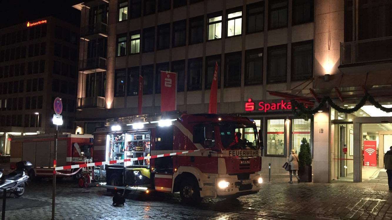 Brand in Kundentoilette: Nürnberger Sparkasse evakuiert