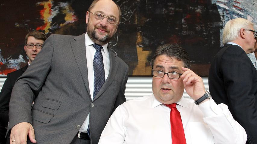 Der im Volk unbeliebte Gabriel wechselte den Wirtschaftsminister-Posten und wurde neuer Chef im Außwärtigen Amt. Mit Schulz an der Spitze bekommt die SPD neuen Aufwind: In manchen Umfragen liegt der SPD-Kandidat in der K-Frage sogar vor Kanzlerin Merkel.