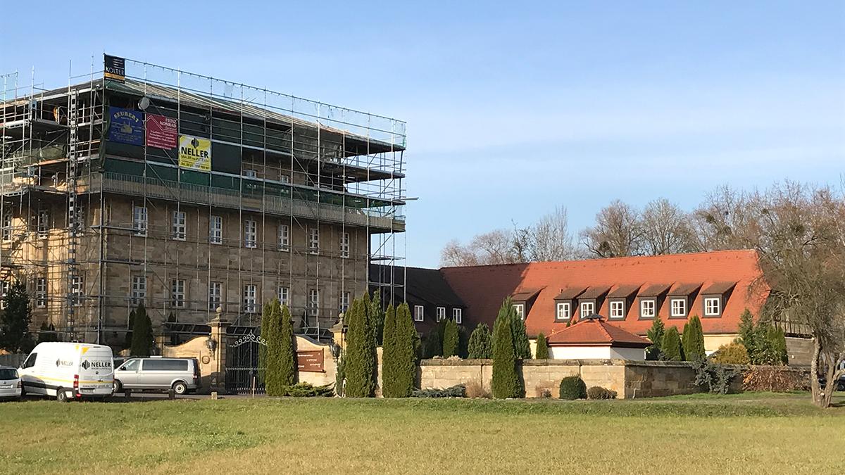 In der unterfränkischen Seniorenresidenz "Schloss Gleusdorf" kam es zu mehreren dubiosen Todesfällen. Die in diesem Zusammenhang verhaftetete Geschäftsführerin wurde nun wieder freigelassen.