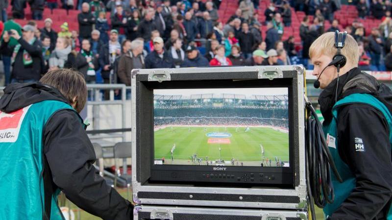 Die Verteilung der Fernseheinnahmen wird künftig nach vier statt bislang zwei unterschiedlichen Kriterien vorgenommen. Die Verteilung der Fernseheinnahmen wird künftig nach vier statt bislang zwei unterschiedlichen Kriterien vorgenommen.