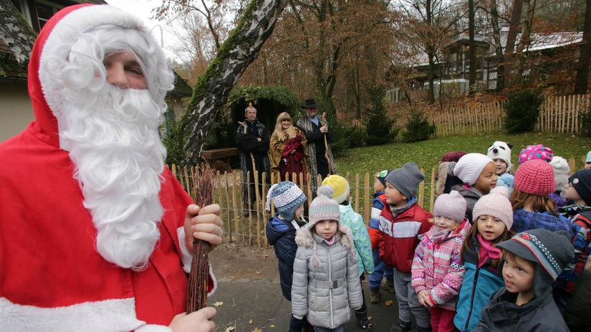 Tiergarten: Lebende Krippe sorgt für Weihnachtsstimmung