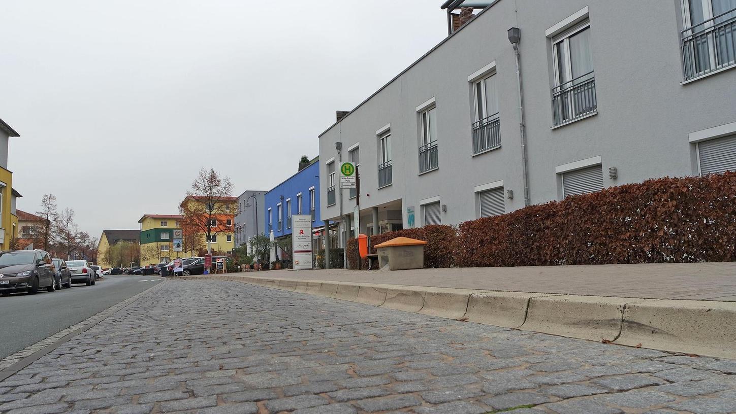 Oberasbach: Muss Bushaltestelle für Parkplätze weichen?