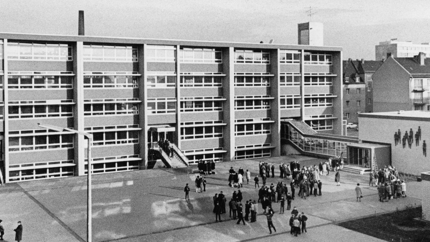 29. November 1966: Ein modernes Haus für 700 Schüler