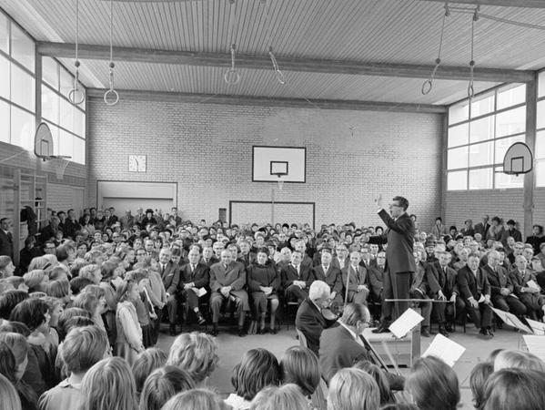 29. November 1966: Ein modernes Haus für 700 Schüler