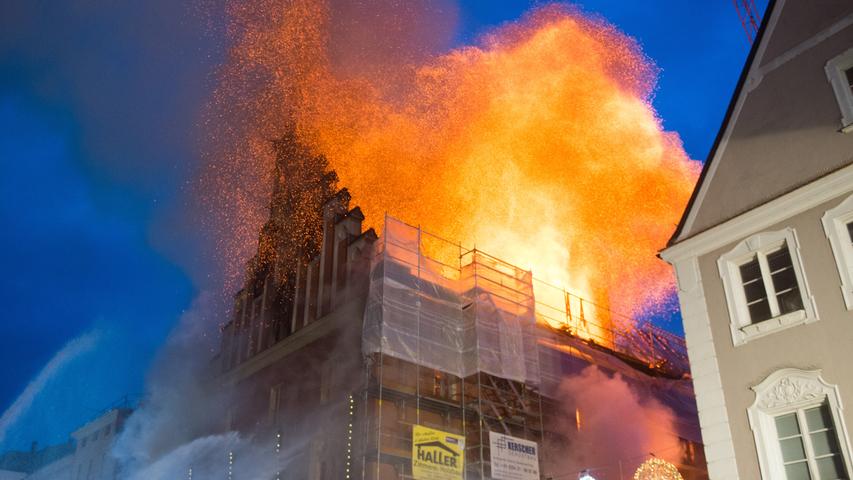 Rauch über Straubing: Rathaus stand in Flammen