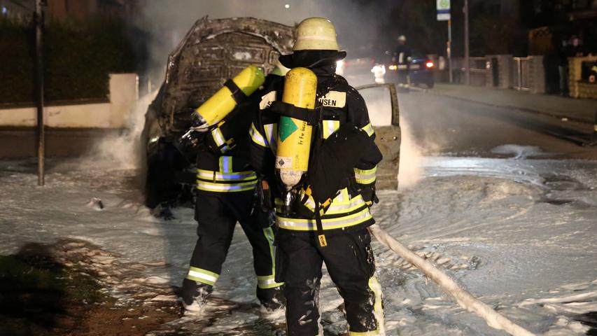 Fahrzeugbrand in Gunzenhausen: Mann rettet sich, Auto zerstört