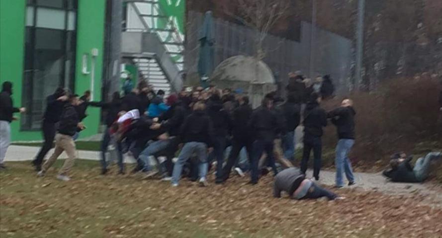 Hässliche Szenen gibt es indes wenig später, als Nürnberger Hooligans in Fürth am Rande des U19-Lokalvergleichs zwischen dem Kleeblatt und dem Club Anhänger der Spielvereinigung angreifen.