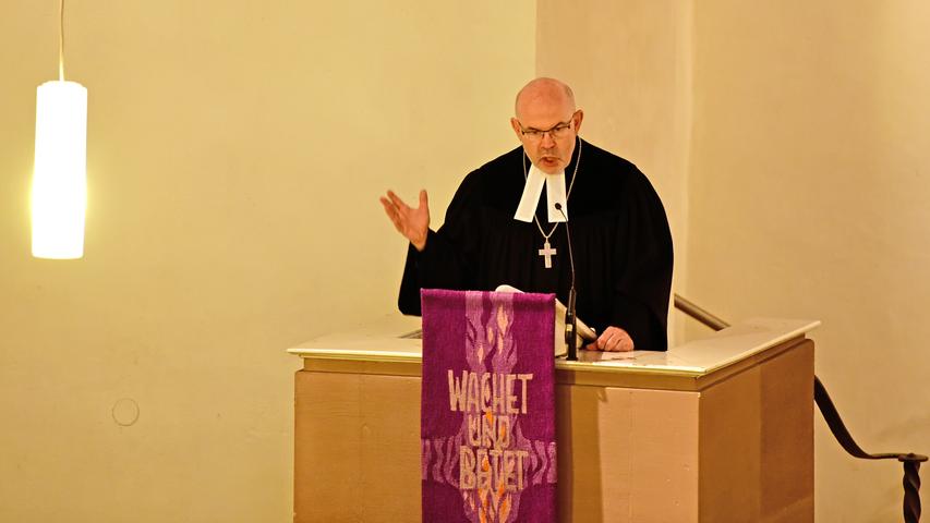 Regionalbischof Hans-Martin Weiss predigte beeindruckend.