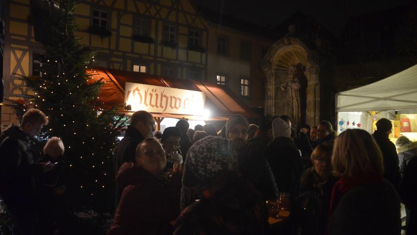 ...der traditionell am ersten Adventswochenende rund um die Elisabethenkirche in der Oberen Sandstraße stattfindet.