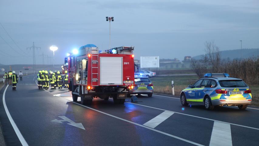 Schwerer Unfall bei Lehrberg: Beifahrer stirbt bei Frontalkollision