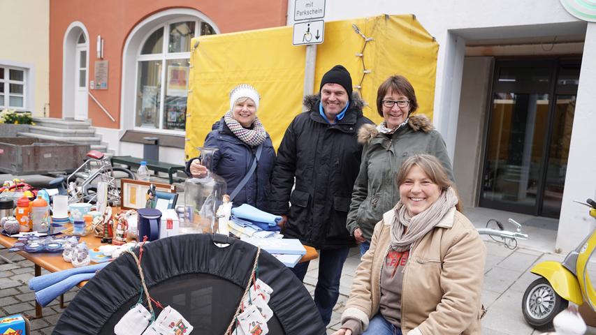 Liebhaber alter Dinge und Schnäppchenjäger kamen beim traditionellen Wintertrödelmarkt in Gunzenhausen wieder voll auf ihre Kosten. Es gab für Groß und Klein jede Menge zu entdecken.