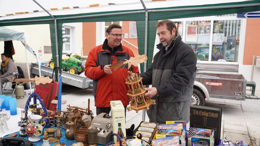 Liebhaber alter Dinge und Schnäppchenjäger kamen beim traditionellen Wintertrödelmarkt in Gunzenhausen wieder voll auf ihre Kosten. Es gab für Groß und Klein jede Menge zu entdecken.