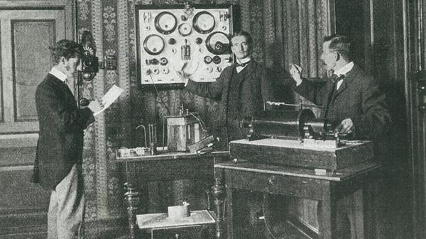 Schon immer verstand sich Siemens als Pionier – auch im Bereich der Medizintechnik. Siemens & Halske erhielt zum Beispiel das erste Patent auf eine Röntgenröhre nur drei Monate nach Entdeckung der Röntgenstrahlen durch Conrad Röntgen 1895.