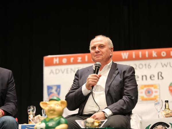 Der Besuch in Wunsiedel war für Uli Hoeneß einer der ersten öffentlichen Auftritte nach seiner Wahl zum Präsidenten des FC Bayern.