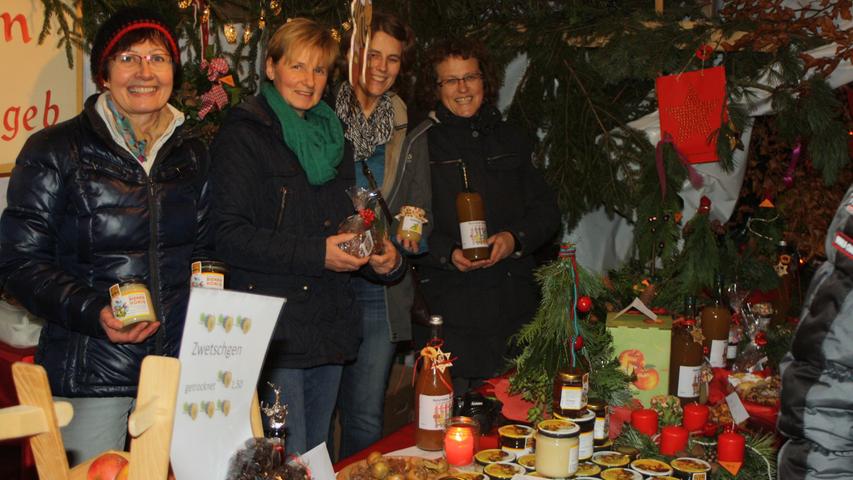 Ein Laternenumzug, heiße kulinarische Köstlichkeiten und schön geschmückte Stände: Auf dem Weihnachtsmarkt in Thalmässing konnten sich Kleine und Große auf das Fest einstimmen.
