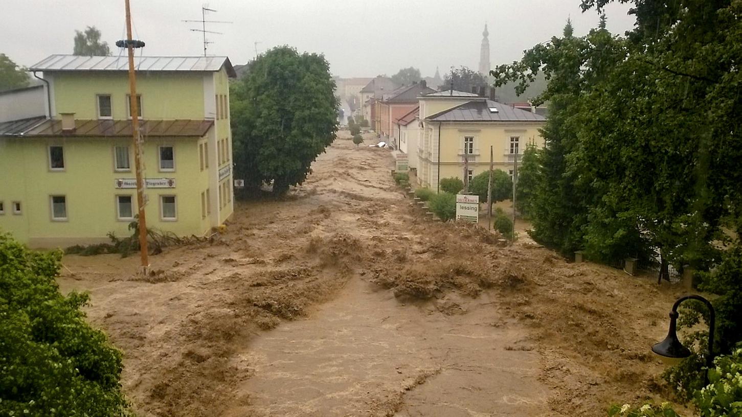 Nach anhaltendem Dauerregen ist im Juni ein Teil des Landkreises Rottall-Inn überschwemmt worden.
