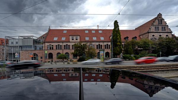 Heute ist das Haus am Königstorgraben immer noch geprägt von verschiedensten Gruppen, die sich darin engagieren. Man findet dort das Filmhaus, das Kommkino, die Kulturkellerei, die Werkbudn Werkstatt, das Zentralcafé, die Arthothek und vieles vieles mehr. 2018 steht endlich der dritte Bauabschnitt und damit die Vollendung der Generalsanierung an.