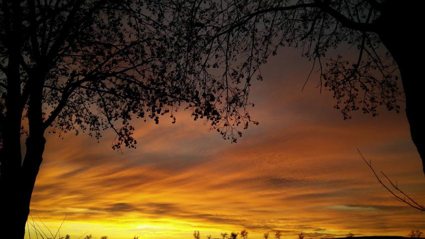 Stefanie Stadelbauer hat uns dieses Foto vom Sonnenuntergang in Aha am Abend des 30. Novembers geschickt. Sie haben auch ein schönes Foto für uns? Schicken Sie es uns.