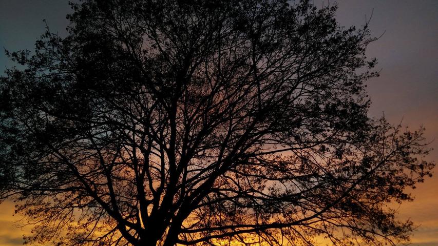 Stefanie Stadelbauer hat uns dieses Foto vom Sonnenuntergang in Aha am Abend des 30. Novembers geschickt. Sie haben auch ein schönes Foto für uns? Schicken Sie es uns.