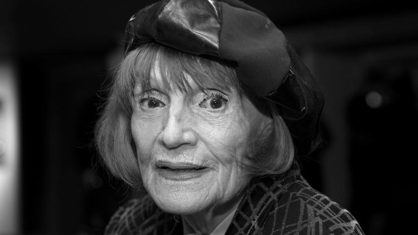 Die Schauspielerin und Sängerin Gisela May ist tot. Sie starb im Alter von 92 Jahren in Berlin. Einen Namen machte sich May vor allem als Chansons-Sängerin und Brechtinterpretin.