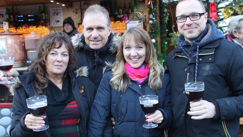 Glüh-Bier und Gospel: Aktion der NN am Forchheimer Weihnachtsmarkt 