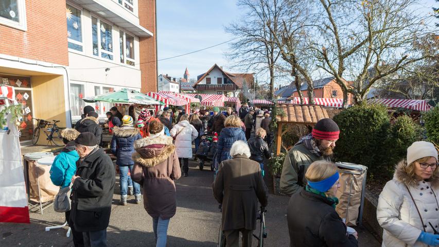 Christkind Theresa eröffnet Adventsmarkt in Veitsbronn