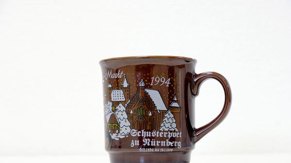Anlässlich seines 500. Geburtstags waren die Tassen des Jahres 1994 mit einem Portrait des Nürnberger Schuhmachers, Dichters und Meistersingers Hans Sachs bedruckt. Unter den Worten "Schusterpoet zu Nürnberg" waren auch die Geburts-, sowie Sterbedaten des Künstlers zu lesen. Bereits nach zehn Tagen sollen die 120.000 produzierten Exemplare ausverkauft gewesen sein.