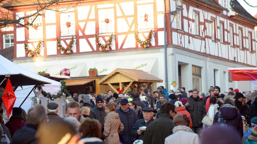 Weihnachtsmarkt Herzogenaurach: Viele Besucher am Sonntag