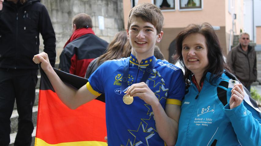 2013: Der bisher größte Wurf. Lukas Kohl, an der Seite Mutter und Trainerin Andrea, wird Junioren-Europameister.
